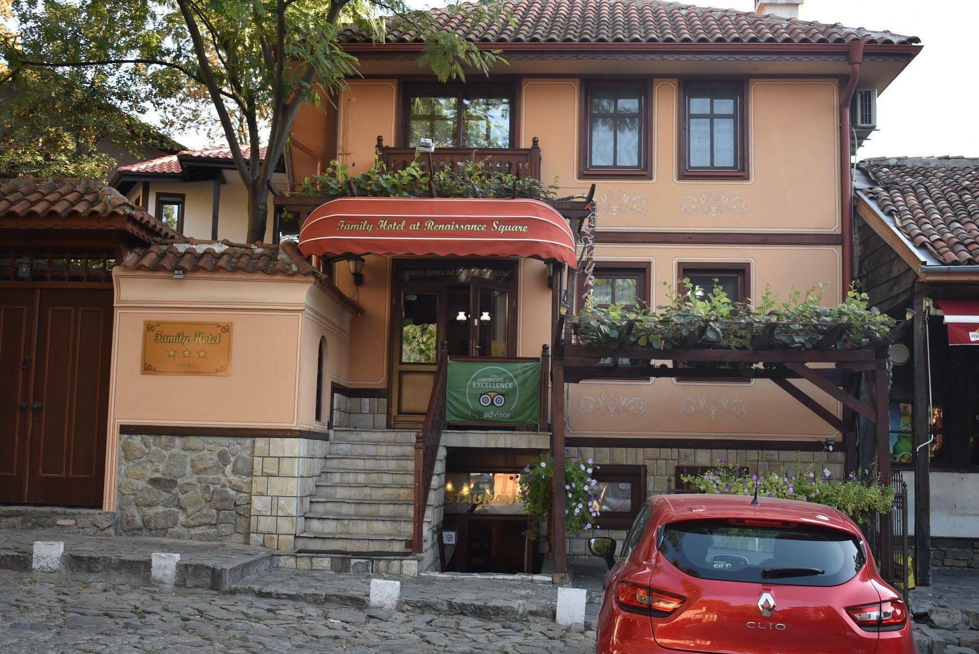 Family Hotel At Renaissance Square Plovdiv Exterior photo